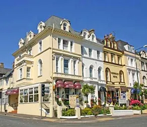 Oscars Lodge Guest House - Image 1