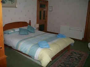 The Elms Guest House - Image 2