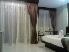 Nina's Hotel - Image 4