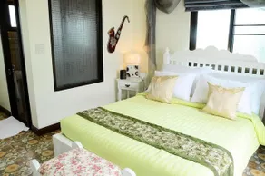 Chezlezkriz - Simply Luxury Penthouse - Image 2