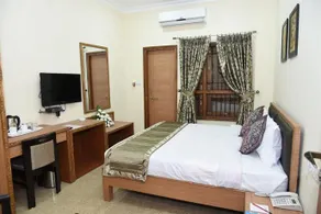 Lakehills Serviced Apartment - Image 3