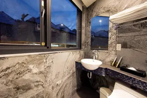 Metro Apartment - Image 5