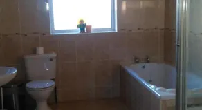Warm and welcoming family home - Image 4