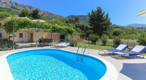 Holiday Home Rupotina with a large yard, pool and a beautiful view - Image 4