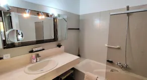 2 bedrooms 80 m2 facing the sea in the residential palm beach area - Image 4