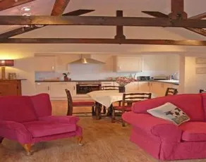 Cottage with garden - Image 2