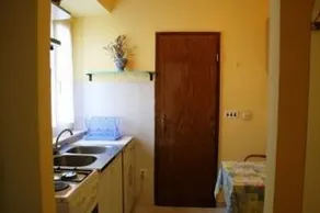 Apartment Johnny - Image 3