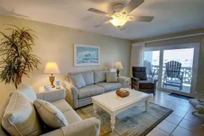 Appartement en copropriété avec sauna, barbecue et piscine chauffée | Vue sur l'eau - Image 1