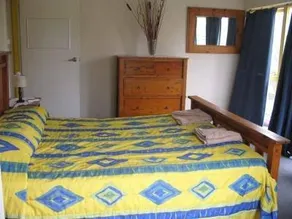 Sunset Court Holiday Apartments - Image 3