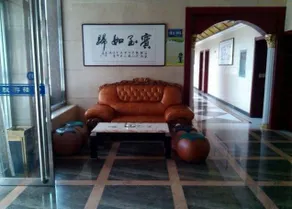 Huarong Tourist Hotel - Image 2