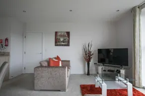 Cygnet House Serviced Apartment - Image 4
