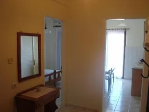 Yianna Studios & Apartments - Image 2
