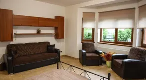 Modern Apartment Near City Center - Image 4