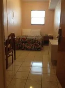 Collins Avenue Hostel - Image 3