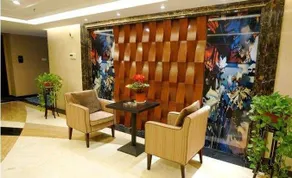 Zaozhuang Zhongyuan Crown Hotel - Image 2