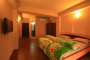 Hotel Travellers Paradise - Image 4