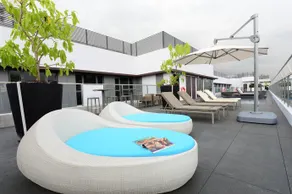 Parc Sovereign Tyrwhitt Hotel - Image 4