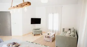 Youtopia Ios Luxury Villas & Suite - Image 4