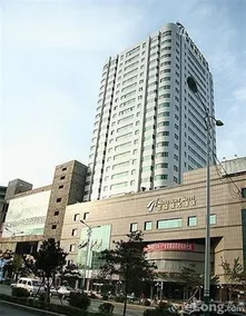 Maxcourt Hotel - Image 2