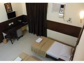 OYO 61039 Hotel Kala Residency - Image 4