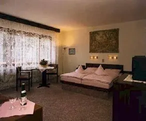 Hotel Avenida by zwei&vierzig - Image 4