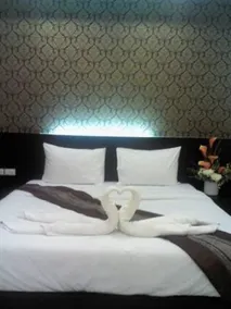 Nina's Hotel - Image 2