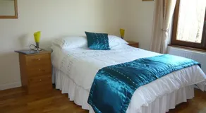 Lakeside Bed and Breakfast - Image 4