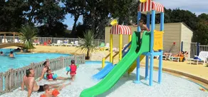 Camping Le Chateau du Petit Bois - Image 4