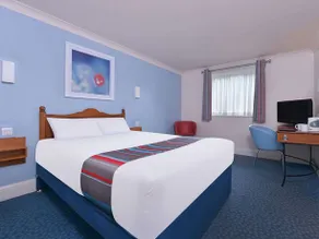 Travelodge Oldham Chadderton Hotel - Image 2