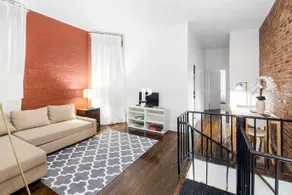3 Bedroom 1 Bathroom Times Square D - Image 4