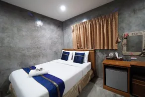 Phoom House - Image 2