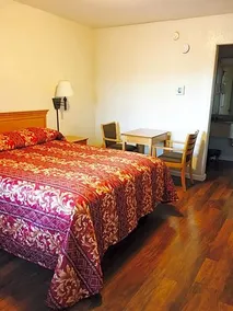 Economy Inn - Image 4