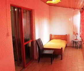 Villa Rosa Apartments - Image 2