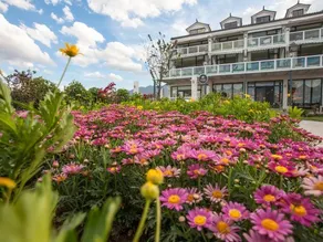 Yinhua Lake View Garden Hotel - Image 3