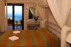 Theasi Hotel - Image 4