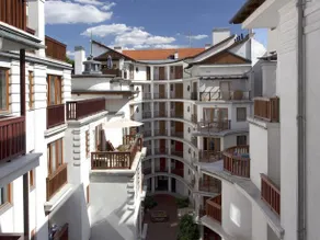 Greenpark Aparthotel - Image 5