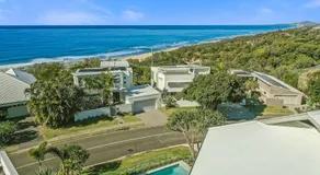 Beachside luxury, Sunrise Beach - Image 3