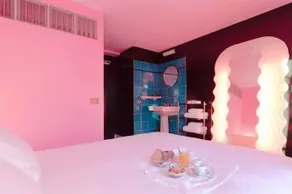 Hôtel Grand Amour - Image 5