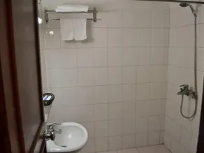 Bien Dong Hotel Halong - Image 5