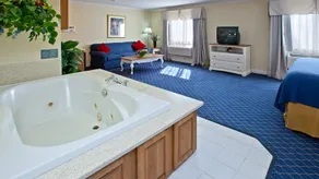 Holiday Inn Express Fremont Angola Area - Image 2