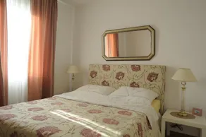 Gold Apartments - Image 2