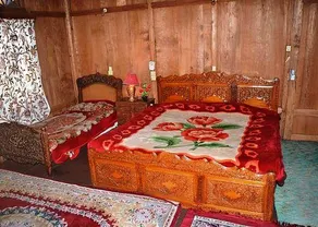 Shangloo Group of house boats - Image 5