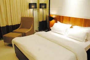 Hotel Landmark - Image 4