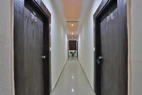 Hotel Liva by OYO Rooms - Image 5