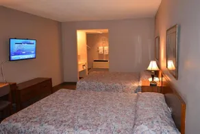 Strathroy Motor Inn - Image 5