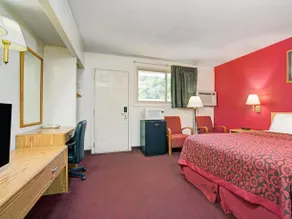 Days Inn by Wyndham Red Wing - Image 4