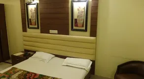 Hotel Unique - Image 4