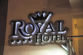 Royal - Image 3