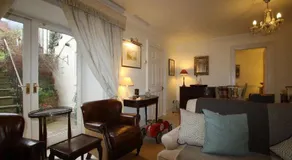 Charming & spacious Georgian garden flat - Image 5