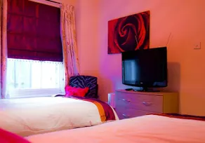 No 7 Priory Guest House - Image 3